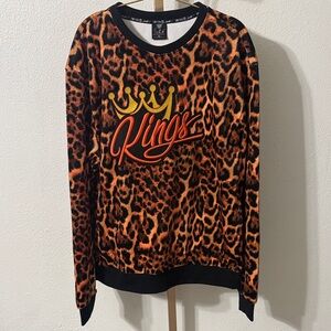 Switch Remarkable- Leopard print kingsGraphic crew- XL- NWT